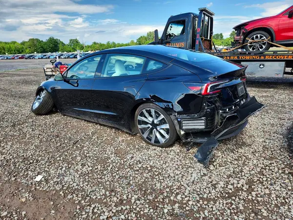 5YJ3E1EB0SF064946 2025 TESLA MODEL 3 - Image 2