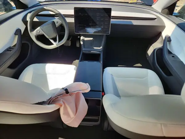 5YJ3E1EB0SF064946 2025 TESLA MODEL 3 - Image 8