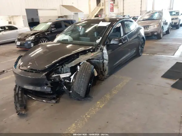 5YJ3E1EB0SF069127 2025 TESLA MODEL 3 - Image 2