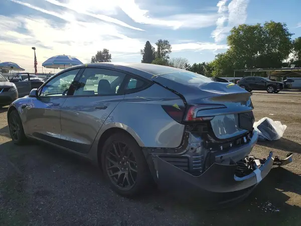5YJ3E1EB0SF083576 2025 TESLA MODEL 3 - Image 2