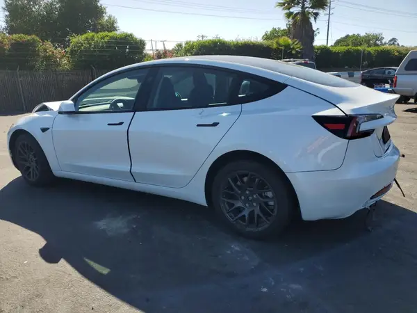 5YJ3E1EB0SF883634 2025 TESLA MODEL 3 - Image 2