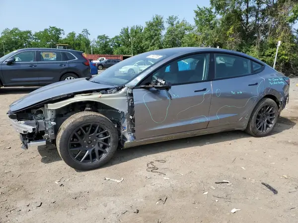 5YJ3E1EB0SF885352 2025 TESLA MODEL 3 - Image 1