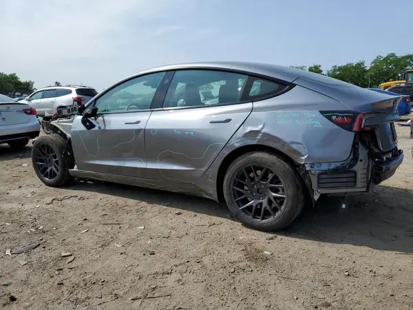 5YJ3E1EB0SF885352 2025 TESLA MODEL 3 - Image 2
