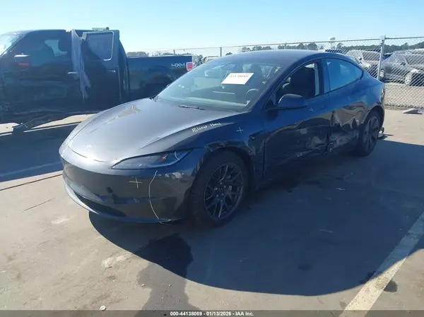 5YJ3E1EB0SF902523 2025 TESLA MODEL 3 - Image 2