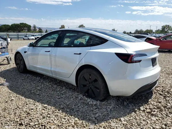 5YJ3E1EB0SF908810 2025 TESLA MODEL 3 - Image 2