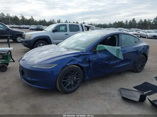 5YJ3E1EB0SF910041 2025 TESLA MODEL 3 - Image 2