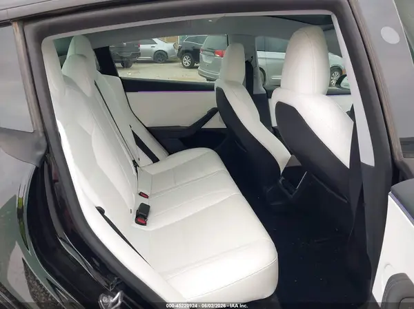 5YJ3E1EB0SF935506 2025 TESLA MODEL 3 - Image 8