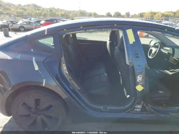 5YJ3E1EB0SF952001 2025 TESLA MODEL 3 - Image 8