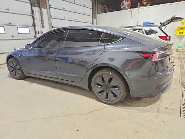 5YJ3E1EB0SF960180 2025 TESLA MODEL 3 - Image 2