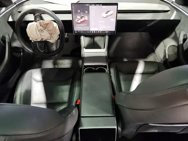 5YJ3E1EB0SF960180 2025 TESLA MODEL 3 - Image 8