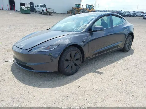 5YJ3E1EB0SF995723 2025 TESLA MODEL 3 - Image 2
