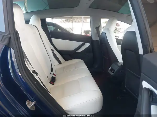 5YJ3E1EB1JF055669 2018 TESLA MODEL 3 - Image 8