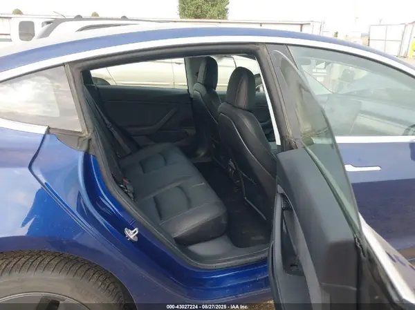 5YJ3E1EB1JF064517 2018 TESLA MODEL 3 - Image 8
