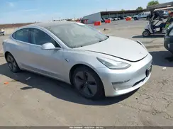 5YJ3E1EB1JF065277 2018 TESLA MODEL 3