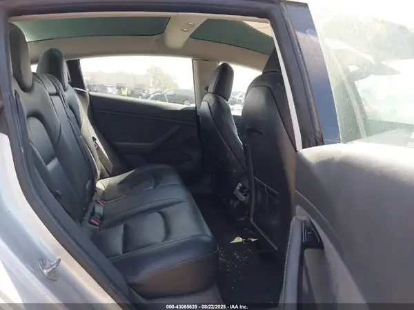 5YJ3E1EB1JF065277 2018 TESLA MODEL 3 - Image 8