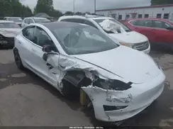 5YJ3E1EB1JF067076 2018 TESLA MODEL 3