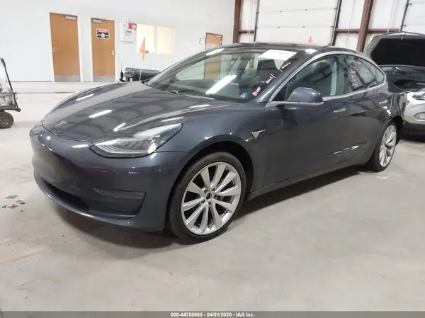 5YJ3E1EB1JF068650 2018 TESLA MODEL 3 - Image 2