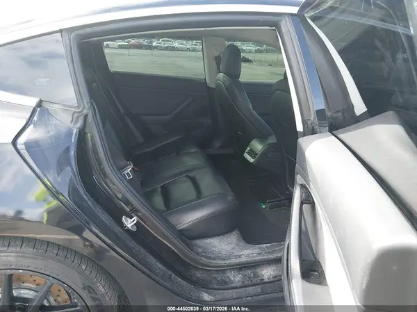 5YJ3E1EB1JF070494 2018 TESLA MODEL 3 - Image 8