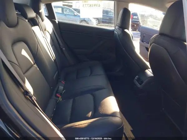 5YJ3E1EB1JF070625 2018 TESLA MODEL 3 - Image 8