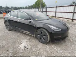 5YJ3E1EB1JF070852 2018 TESLA MODEL 3