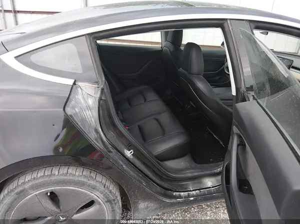 5YJ3E1EB1JF070852 2018 TESLA MODEL 3 - Image 8
