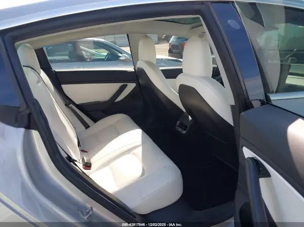 5YJ3E1EB1JF074268 2018 TESLA MODEL 3 - Image 8