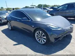 5YJ3E1EB1JF087098 2018 TESLA MODEL 3