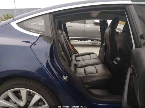 5YJ3E1EB1JF088199 2018 TESLA MODEL 3 - Image 8