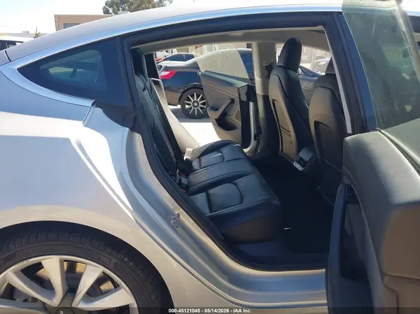 5YJ3E1EB1JF091085 2018 TESLA MODEL 3 - Image 8