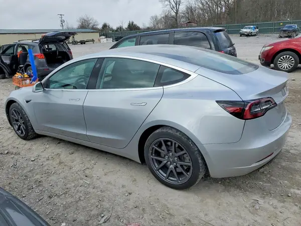 5YJ3E1EB1JF093371 2018 TESLA MODEL 3 - Image 2