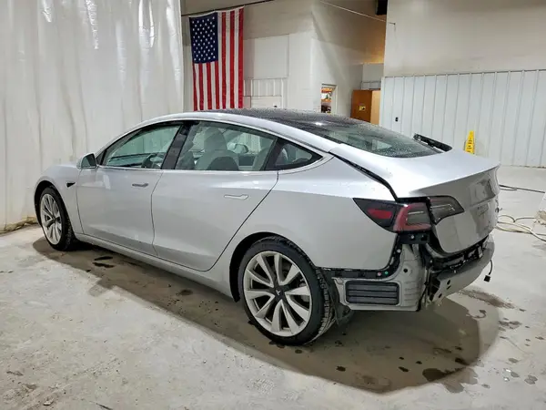 5YJ3E1EB1JF097257 2018 TESLA MODEL 3 - Image 2