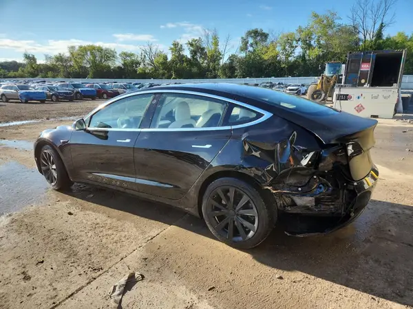 5YJ3E1EB1JF099266 2018 TESLA MODEL 3 - Image 2