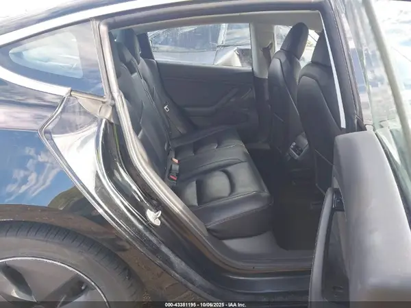 5YJ3E1EB1JF103137 2018 TESLA MODEL 3 - Image 8
