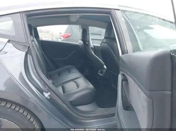5YJ3E1EB1JF103820 2018 TESLA MODEL 3 - Image 8