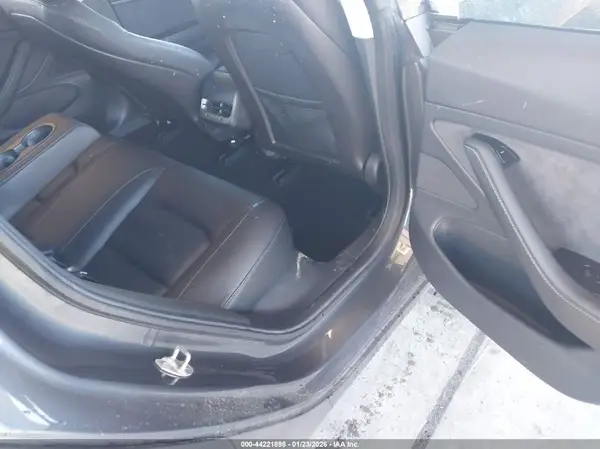 5YJ3E1EB1JF113845 2018 TESLA MODEL 3 - Image 8