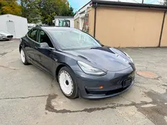5YJ3E1EB1JF119421 2018 TESLA MODEL 3