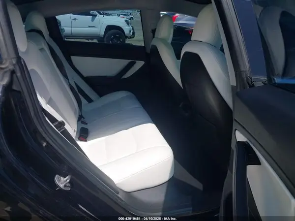 5YJ3E1EB1JF122786 2018 TESLA MODEL 3 - Image 8