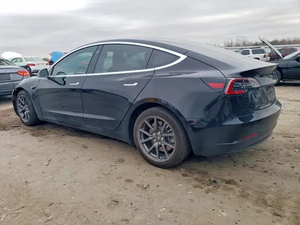 5YJ3E1EB1JF127762 2018 TESLA MODEL 3 - Image 2