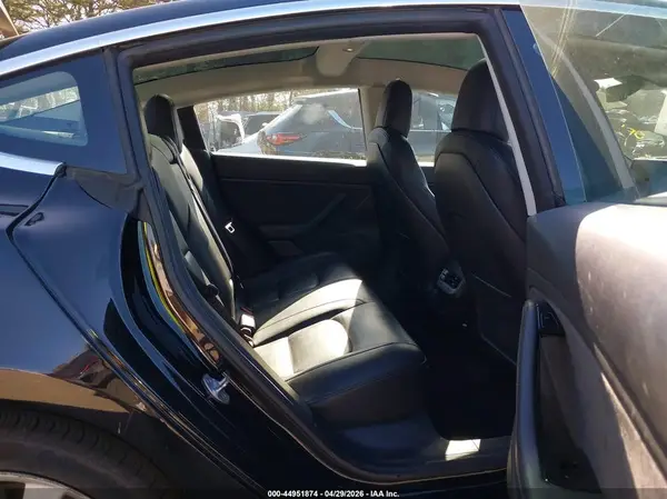 5YJ3E1EB1JF131956 2018 TESLA MODEL 3 - Image 8