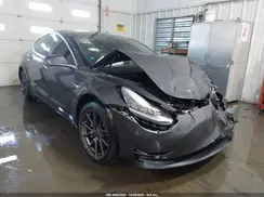 5YJ3E1EB1JF144495 2018 TESLA MODEL 3