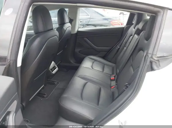 5YJ3E1EB1JF148465 2018 TESLA MODEL 3 - Image 8
