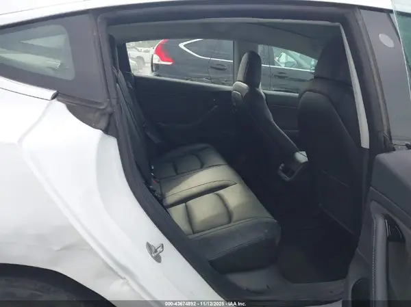 5YJ3E1EB1JF181496 2018 TESLA MODEL 3 - Image 8