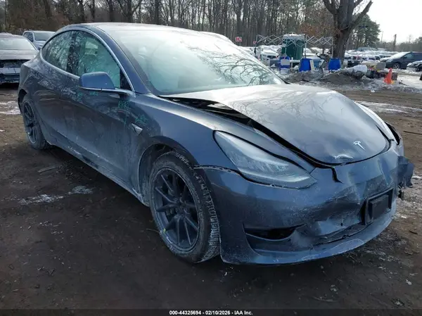 5YJ3E1EB1JF183958 2018 TESLA MODEL 3 - Image 1