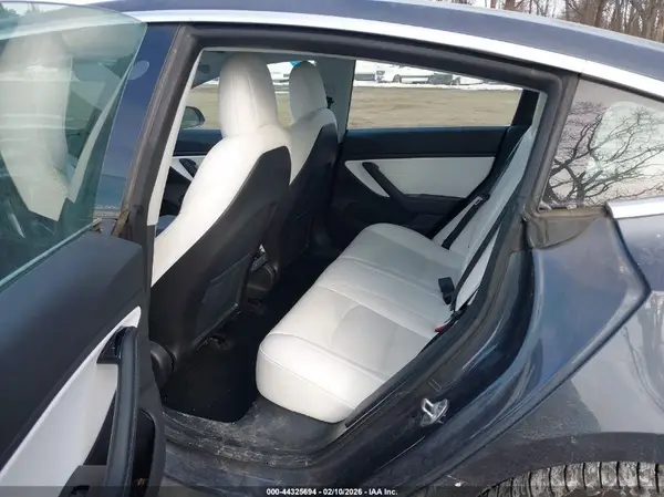 5YJ3E1EB1JF183958 2018 TESLA MODEL 3 - Image 8