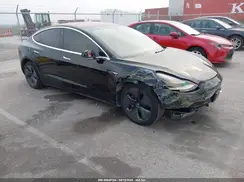 5YJ3E1EB1JF184320 2018 TESLA MODEL 3