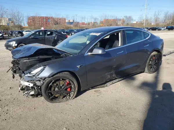 5YJ3E1EB1JF185970 2018 TESLA MODEL 3 - Image 1
