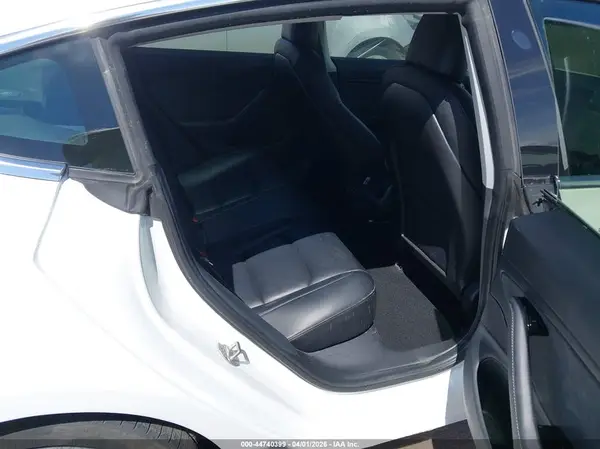5YJ3E1EB1JF187489 2018 TESLA MODEL 3 - Image 8