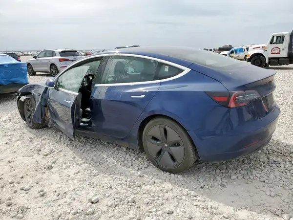 5YJ3E1EB1KF210951 2019 TESLA MODEL 3 - Image 2