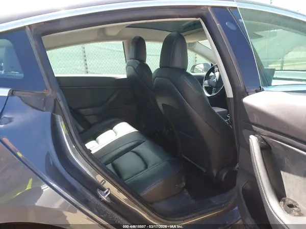 5YJ3E1EB1KF231203 2019 TESLA MODEL 3 - Image 8