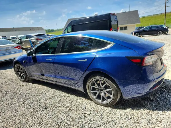 5YJ3E1EB1KF359523 2019 TESLA MODEL 3 - Image 2